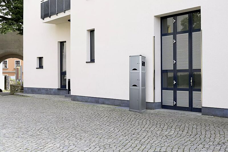 ladesaeule-corvi__shoKAT0061154 Ladesäule CORVI, 2 kleine Schließfächer, integrierte Steuerzentale mit Zugangsautorisierung PIN-Code