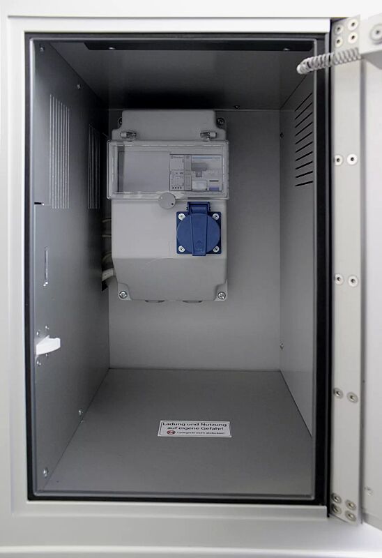 ladesaeule-corvi__shoKAT0065836 Innenansicht Schließfach mit Elektroinstallation
