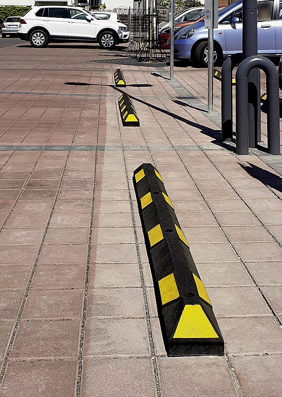 leitbalken-limnos__shoKAT0069389 Leitbalken LIMNOS, schwarz mit gelben Reflexstreifen