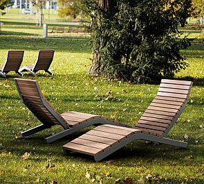 Liegebank RIVAGE zum freien Aufstellen, mit Jatobaholzbelattung, Stahlteile in DB 703 eisenglimmer