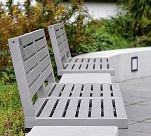 Mauerauflage LIGURIA mit Rückenlehne, Breite 900 mm, Stahlteile in RAL 9007 graualuminium