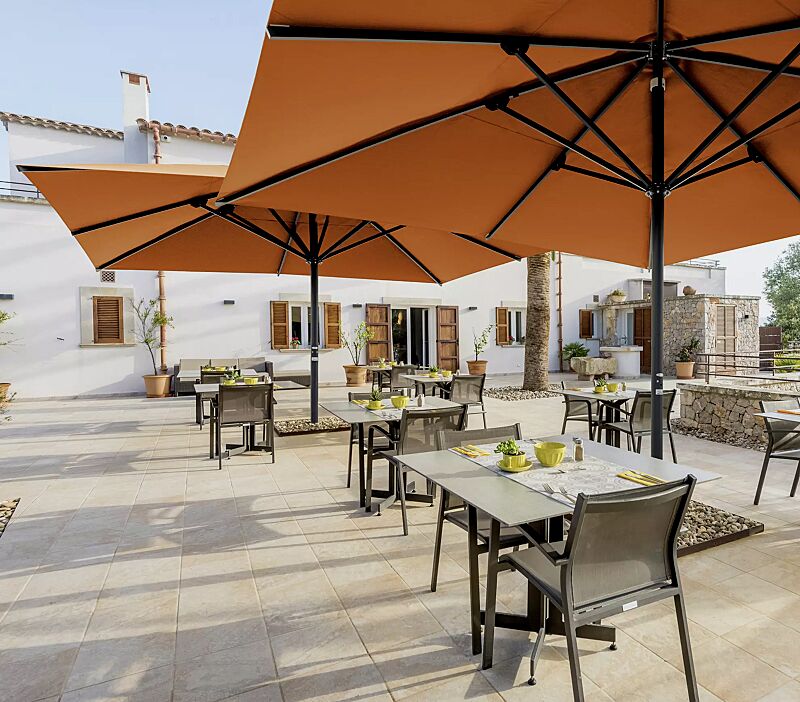 Mittelmastschirm CENTRO, zum freien Aufstellen mittels Plattenschirmständer, Aluminiumkonstruktion anthrazitgrau RAL 7016, Schirmtuch in apricot