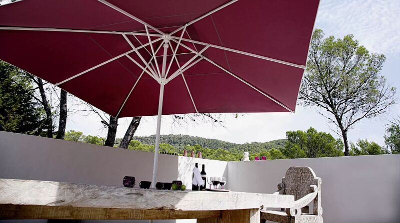 mittelmastschirm-samara__shoKAT0072330 Mittelmastschirm SAMARA, Aluminiumkonstruktion RAL 9016 verkehrsweiß, Winddach (auf Anfrage), Schirmtuchausführung ProNature in brasserie