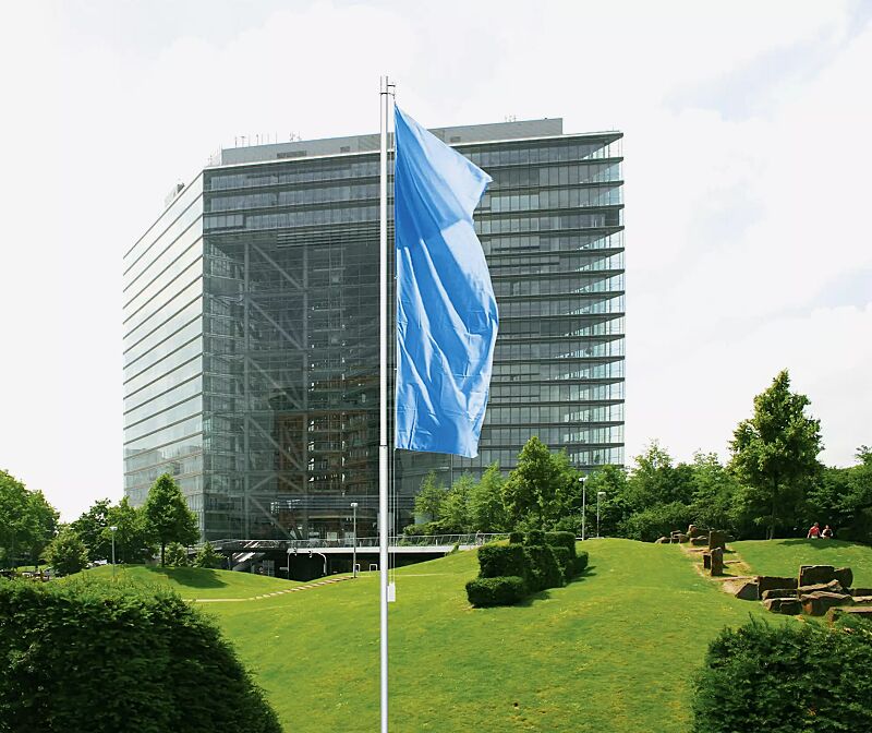 Mobiler Aluminium-Fahnenmast KOMPAKT ohne Ausleger