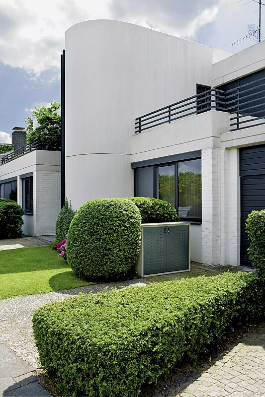 muellbehaelterschrank-darwen__shoKAT0035089 Müllbehälter-Doppelschrank DARWEN, für Tonnengröße 80 bis 120 Liter, Korpus Sichtbeton, Türen in anthrazitgrau ähnlich RAL 7016, Rahmen in seidengrau ähnlich RAL 7044 (auf Anfrage gegen Mehrpreis)