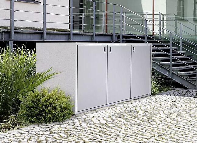 <div id="container" class="container">Müllbehälter-Dreifachschrank DUNDEE, Korpus Sichtbeton, Türen in weißaluminium ähnlich RAL 9006</div>
