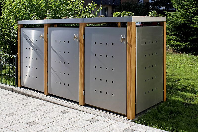 muellbehaelterschrank-garland__shoKAT0039392 Müllbehälter-Dreifachschrank GARLAND mit Pflanzdach, Türen, Dach, Rück- / Seitenwandelemente aus Edelstahl, Pfosten in Lärchenholz