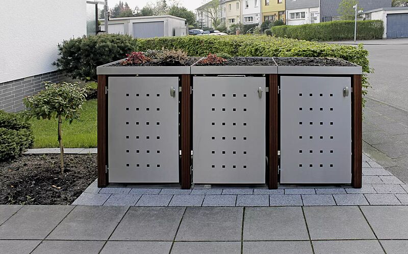 muellbehaelterschrank-garland__shoKAT0039791 Müllbehälter-Dreifachschrank GARLAND mit Pflanzdach, Türen, Dach, Rück- / Seitenwandelemente aus Edelstahl, Pfosten in Bangkiraiholz