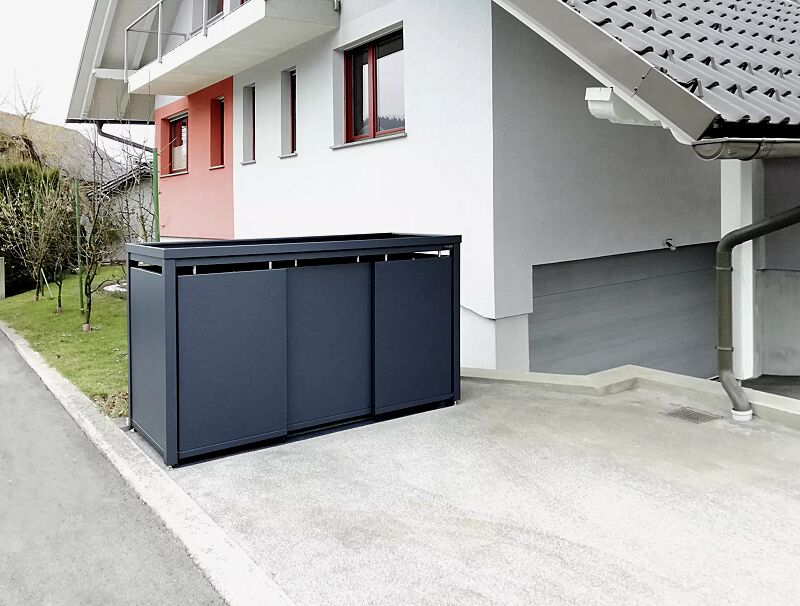 muellbehaelterschrank-styleout-blank__shoKAT0057011 Müllbehälter-Dreifachschrank STYLEOUT® BLANK mit Pflanzdach, Aluminiumkonstruktion in RAL 7016 anthrazitgrau