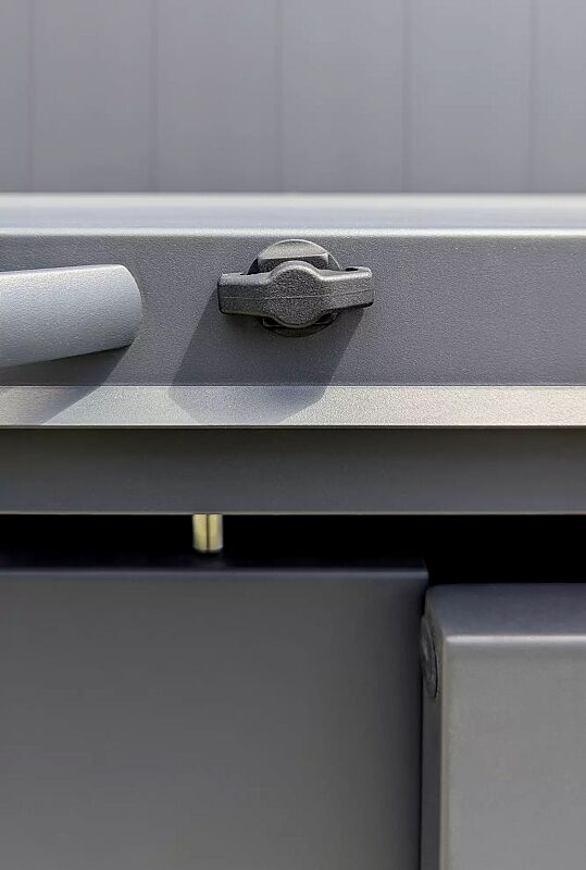 muellbehaelterschrank-styleout-qubis__shoKAT0076524 Detail: Drehriegelschloss