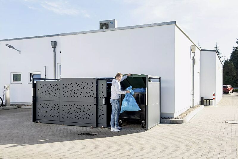 muellbehaelterschrank-styleout-tomo-1100__shoKAT0069798 Müllbehälter-Dreifachschrank STYLEOUT® TOMO 1100 für 4-Rad-Abfallgroßbehälter, Schiebetüren mit Designlochung, Aluminiumkonstruktion in RAL 7016 anthrazitgrau