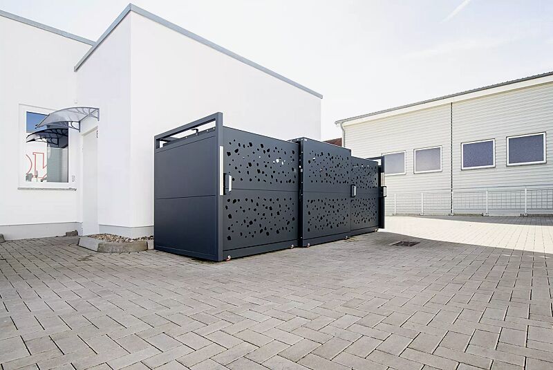 muellbehaelterschrank-styleout-tomo-1100__shoKAT0069800 Müllbehälter-Dreifachschrank STYLEOUT® TOMO 1100 für 4-Rad-Abfallgroßbehälter, Schiebetüren mit Designlochung, Aluminiumkonstruktion in RAL 7016 anthrazitgrau