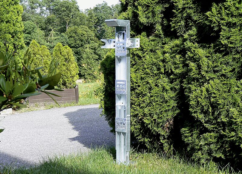 muelltonnensaeule-fixout__shoKAT0053080 Mülltonnensäule FIXOUT, feuerverzinkt, zum Aufdübeln, für Mülltonnen 120 bis 240 Liter