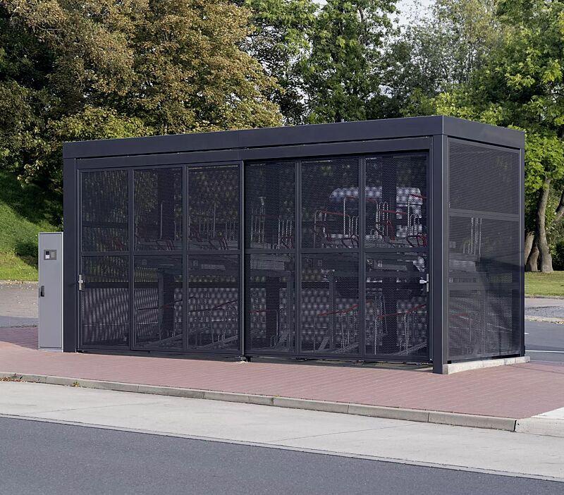 MULTIPORT® Rad, Dachbreite x Dachtiefe 6510 mm x 2350 mm, Rück- / Seitenwände und Schiebetür aus Lochblech, Stahlkonstruktion in DB 703 eisenglimmer, Doppelstock-Fahrradparksystem FLEXHUB, inklusive Zugangs- und Buchungssystem SmartBikeBox®