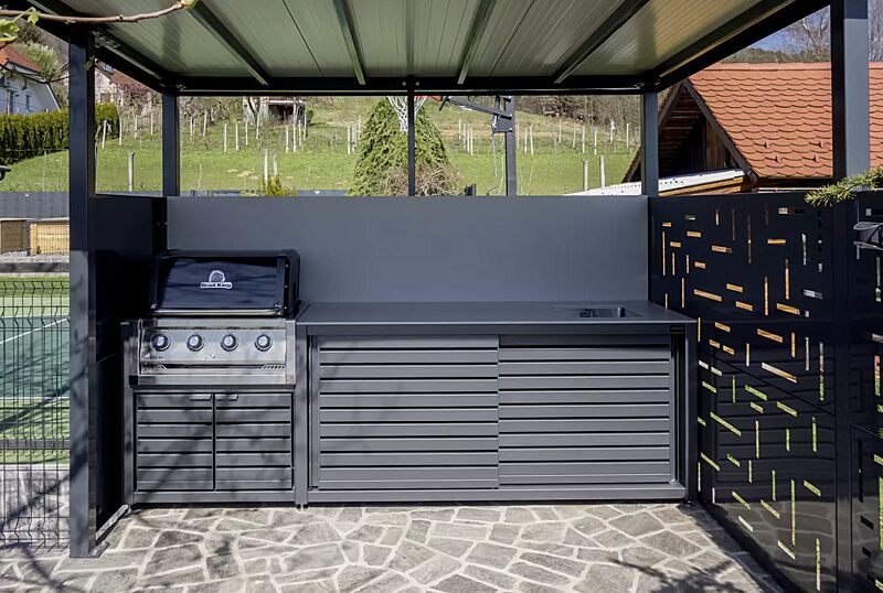 outdoor-kueche-cookout-linis__shoKAT0066443 Outdoor-Küche COOKOUT® LINIS, auftragsbezogene Anpassung mit Anbau für bauseitigen Grill, Stahlkonstruktion in DB 703 eisenglimmer