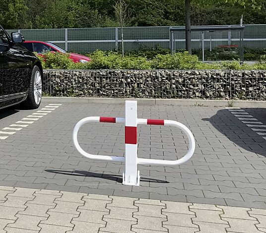 Parkbügel GREZ, feuerverzinkt und weiß pulverbeschichtet, mit Profilzylinderschloss