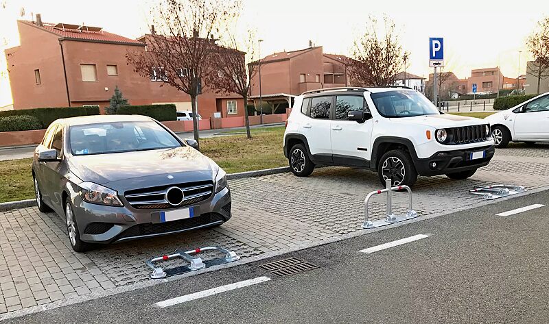 parkbuegel-ostara__shoKAT0056544 Parkbügel OSTARA zum Aufdübeln, mit Bodenplatte, mittels Profilzylinderschloss, feuerverzinkt