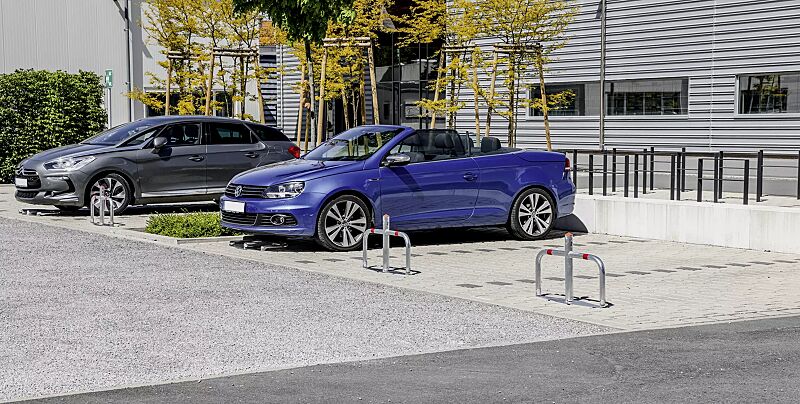 parkbuegel-telde__shoKAT0059727 Parkbügel TELDE mit kurzem Mittelpfosten, zum Aufdübeln