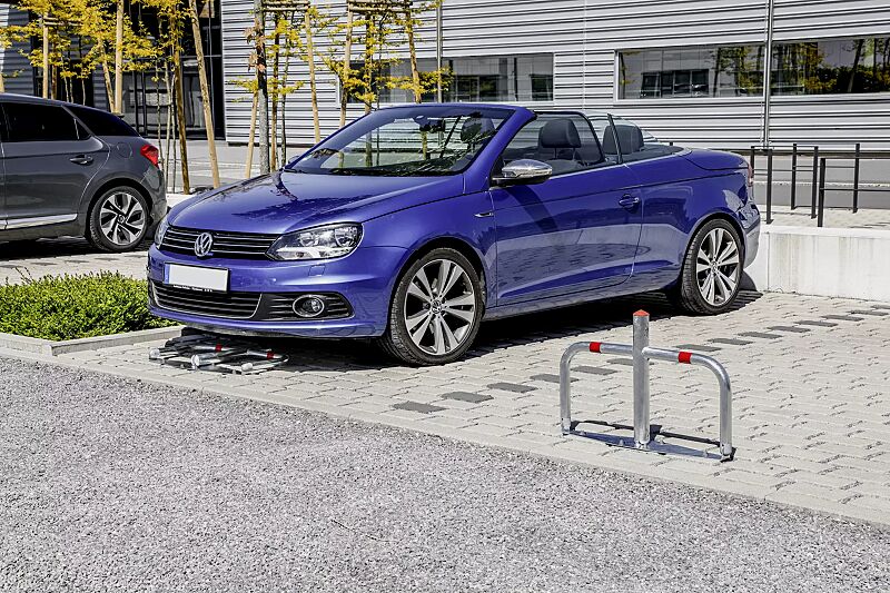 parkbuegel-telde__shoKAT0059728 Parkbügel TELDE mit kurzem Mittelpfosten, zum Aufdübeln