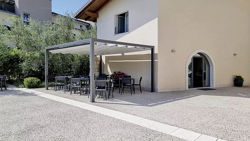 pergola-pesaro__shoKAT0075424 Pergola PESARO, Dachbreite x Dachtiefe 4000 mm x 5000 mm, lichtundurchlässiges PVC-Tuch weiß, Aluminiumkonstruktion in DB 703 eisenglimmer