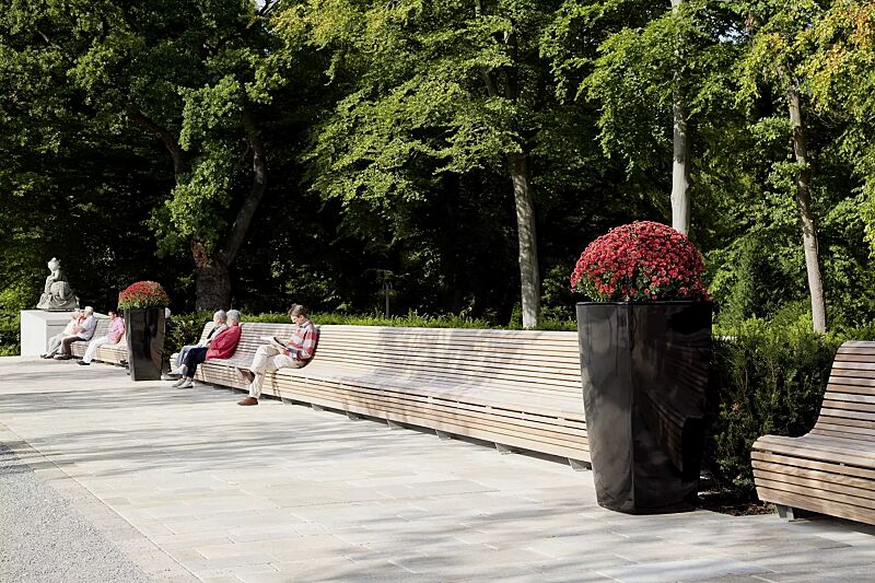 pflanzbehaelter-bali__shoKAT0028875 Pflanzbehälter BALI, Höhe 1300 mm, in schwarz ähnlich RAL 9004