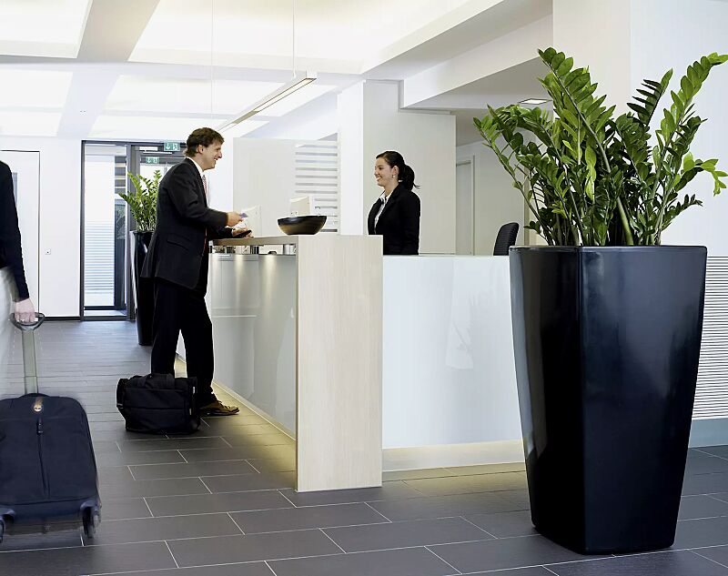 pflanzbehaelter-bali__shoKAT0028879 Pflanzbehälter BALI, Höhe 1100 mm, in schwarz ähnlich RAL 9004