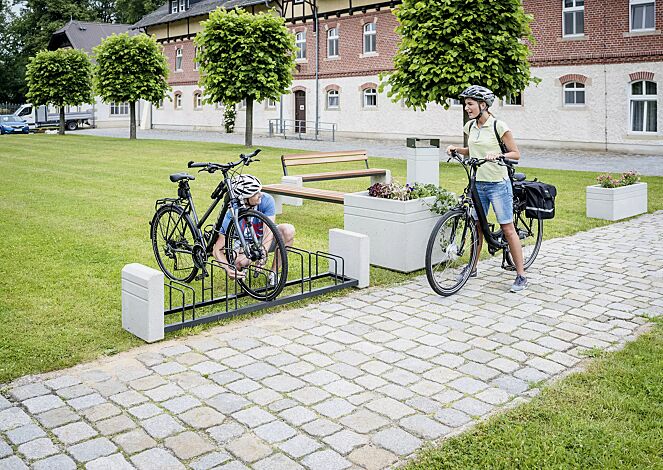 Kollektion BRNO bestehend aus Pflanzbehälter, Sitzbank, Abfallbehälter und Fahrradständer