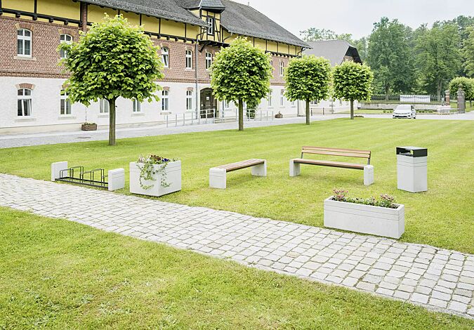 Kollektion BRNO bestehend aus Pflanzbehälter, Sitzbank, Abfallbehälter und Fahrradständer