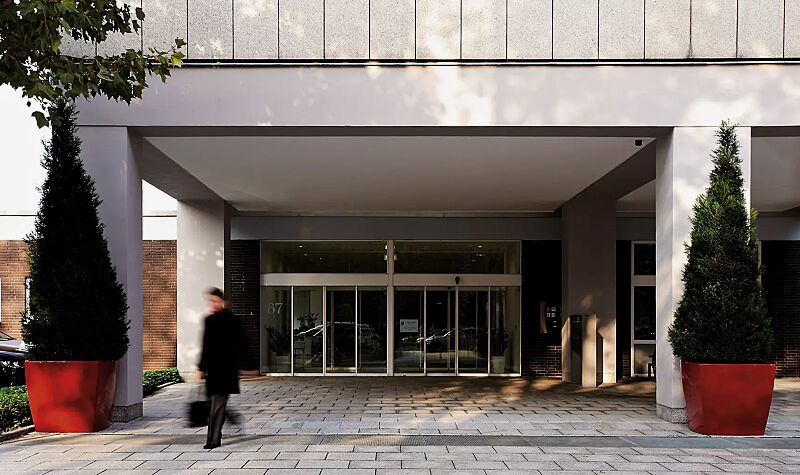 pflanzbehaelter-delhi__shoKAT0042479 Pflanzbehälter DELHI in rubinrot ähnlich RAL 3003