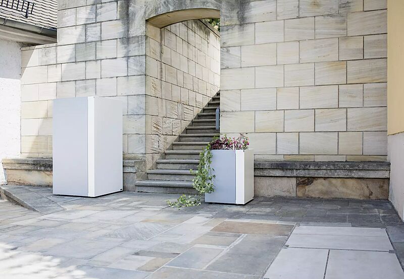 Pflanzbehälter DUO, quadratisch, Höhe 1300 mm und Höhe 620 mm, in RAL 9007 graualuminium und RAL 9010 signalweiß
