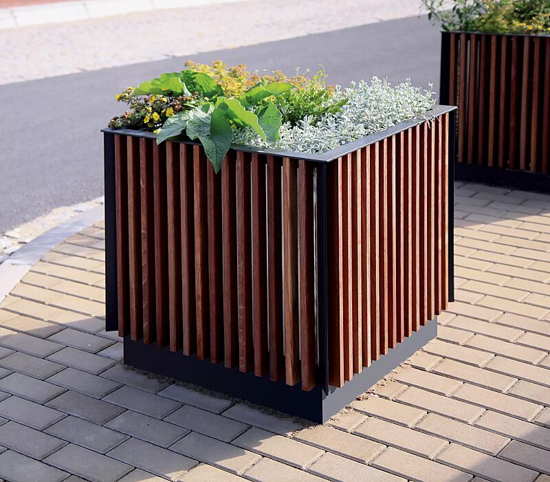 Pflanzbehälter FLORIUM, quadratisch, mit Jatobaholzbelattung, Stahlteile in RAL 7016 anthrazitgrau