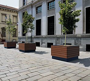 Pflanzbehälter KVETA, 1280 Liter, mit Jatobaholzbelattung, Stahlteile in RAL 7016 anthrazitgrau