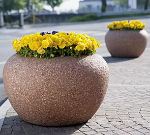 Pflanzbehälter LUNAO aus rekonstituiertem Marmor gestockt, in veronarot