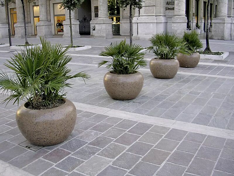 pflanzbehaelter-lunao__shoKAT0037033 Pflanzbehälter LUNAO aus rekonstituiertem Marmor geschliffen, in veneziano