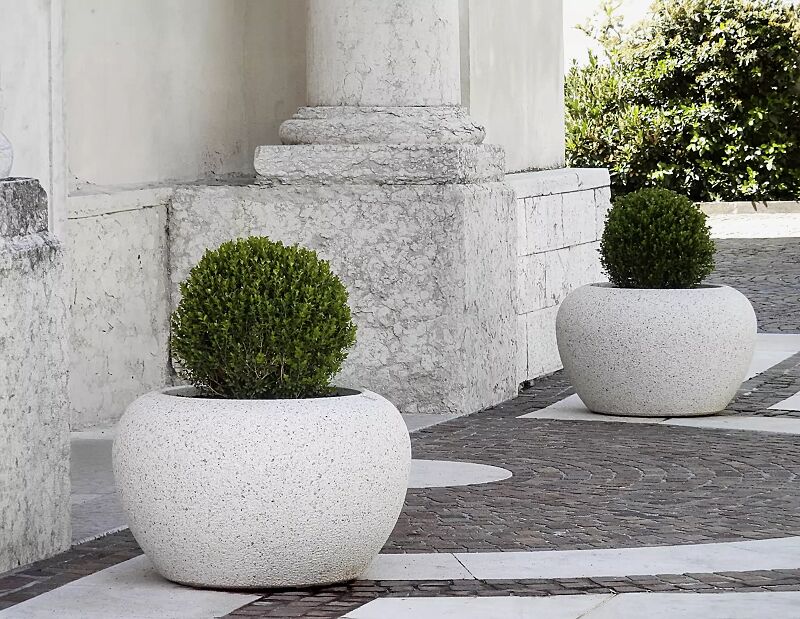 pflanzbehaelter-lunao__shoKAT0054683 Pflanzbehälter LUNAO aus Beton gestockt, Granitoptik weiß