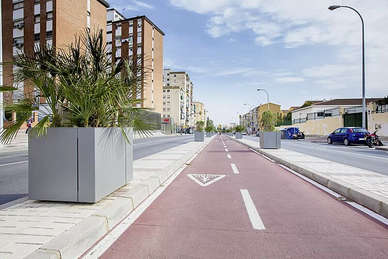 pflanzbehaelter-malageno__shoKAT0040106 Pflanzbehälter MALAGENO, 700 x 700 mm, in RAL 9006 weißaluminium