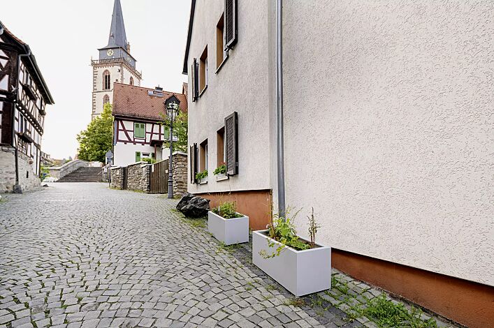 Pflanzbehälter MALOUT NEW, rechteckig, 89 Liter, Höhe x Breite 400 mm x 900 mm, Stahlteile in RAL 9006 weißaluminium