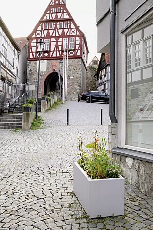 Pflanzbehälter MALOUT NEW, rechteckig, 89 Liter, Höhe x Breite 400 mm x 900 mm, Stahlteile in RAL 9006 weißaluminium