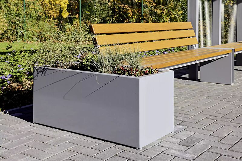 pflanzbehaelter-malout__shoKAT0069002 Pflanzbehälter MALOUT, 132 Liter, Sitzbank NATURA, Windschutzwand PIN SCREEN, Stahlkonstruktion in RAL 7046 telegrau