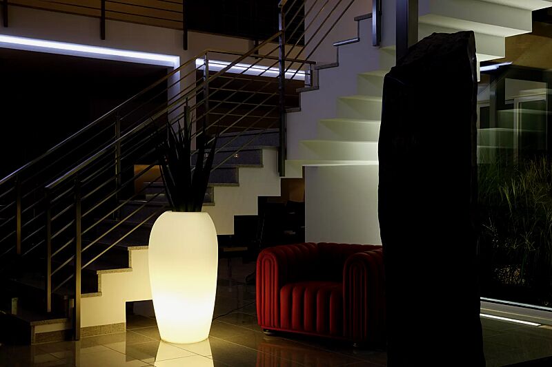 pflanzbehaelter-malur__shoKAT0042528 Pflanzbehälter MALUR-LIGHT, Höhe 1000 mm, transluzent beleuchtet