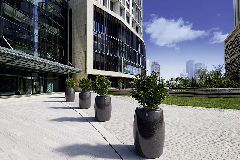 pflanzbehaelter-pegaso__shoKAT0042577 Pflanzbehälter PEGASO aus rekonstituiertem Marmor geschliffen, in schwarz ebano