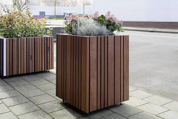 Pflanzbehälter SECUNDO PURE, 275 Liter sowie Pflanzbehälter SECUNDO RELIEVO, 500 Liter, Stahlteile verzinkt