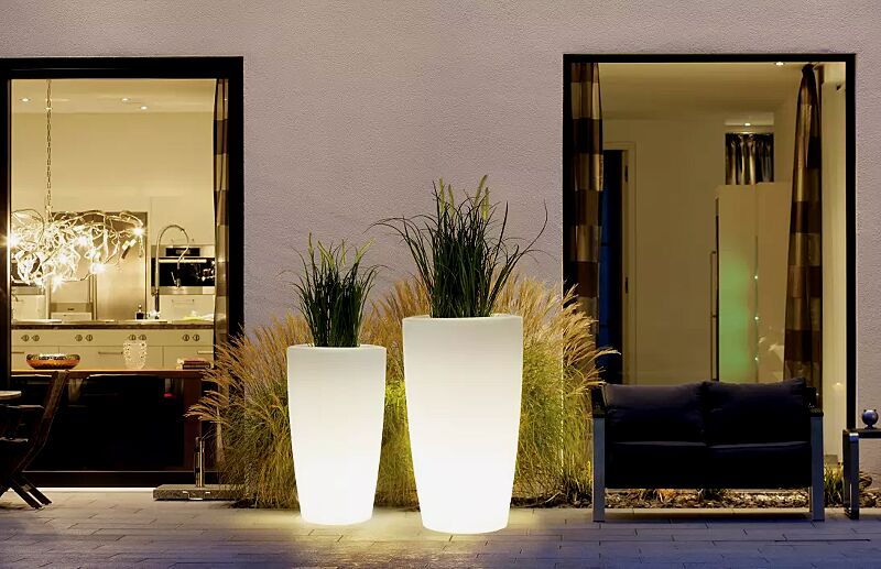 Pflanzbehälter UNA-LIGHT, Höhe 900 mm und 1100 mm, transluzent beleuchtet