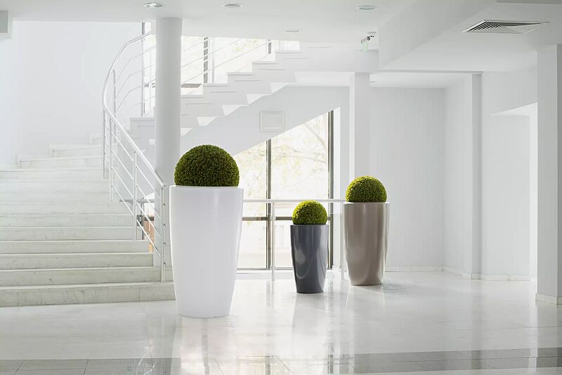 Pflanzbehälter UNA, Höhe 1100 mm, in weiß ähnlich RAL 9003, anthrazitgrau ähnlich RAL 7016 und clay ähnlich RAL 7006