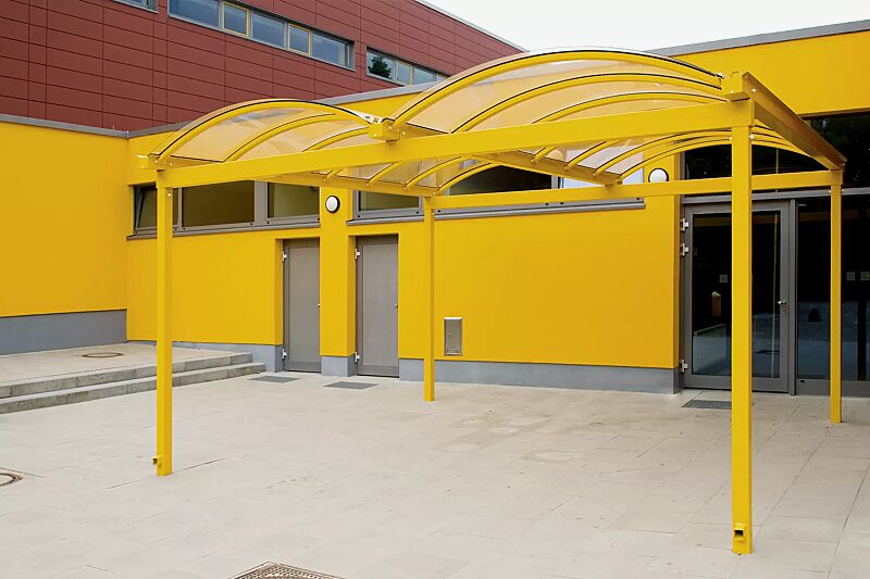 pkw-ueberdachung-kallisto__shoKAT0020075 KALLISTO als Eingangsüberdachung, Dachbreite x Dachtiefe 5120 mm x 5000 mm, Stahlkonstruktion in RAL 1003 signalgelb