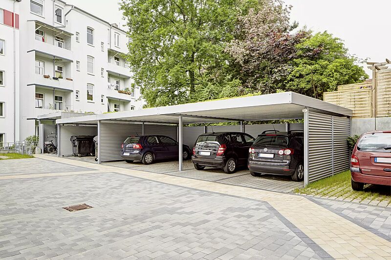 pkw-ueberdachung-z02__shoKAT0028914 Überdachung Z02 für 4 Pkw, Dachbreite x Dachtiefe 10190 mm x 5810 mm, Rück- und Seitenwände Aluminiumwellblech, Stützen feuerverzinkt, Dach zusätzlich pulverbeschichtet in RAL 7035 lichtgrau