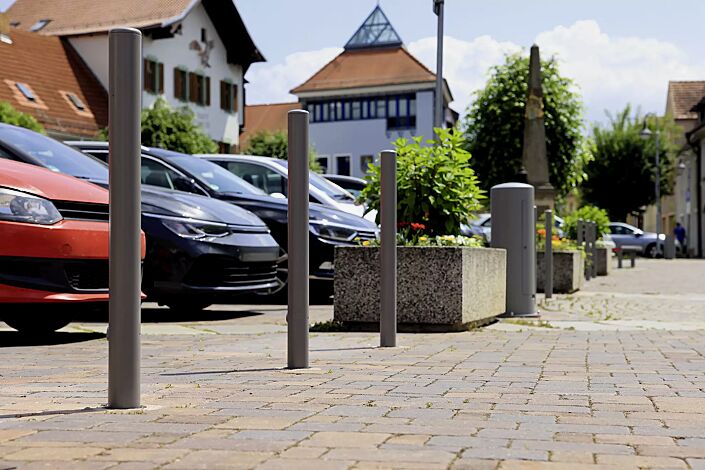 Poller CANARIA mit Rundkopf, zum Einbetonieren, mit Auftragsbezogener Anpassung pulverbeschichtet in DB702