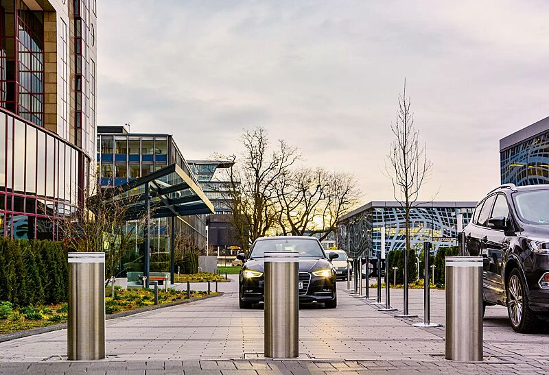 poller-cuprit---halbautomatisch-versenkbar__shoKAT0059519 Poller CUPRIT aus Edelstahl in Sonderausführung