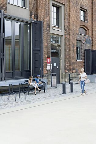 Kollektion IMAWA bestehend aus Poller, Sitzbank, Abfallbehälter, Anlehnbügel und Systemgeländer