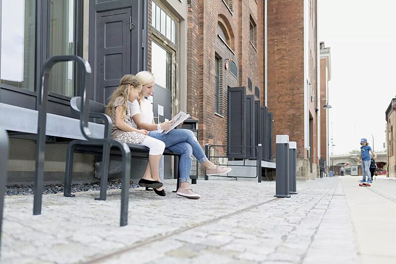 poller-imawa__shoKAT0055513 Kollektion IMAWA bestehend aus Poller, Sitzbank, Anlehnbügel und Systemgeländer